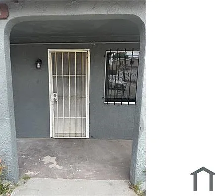 6230 S Van Ness Ave — Photo 10