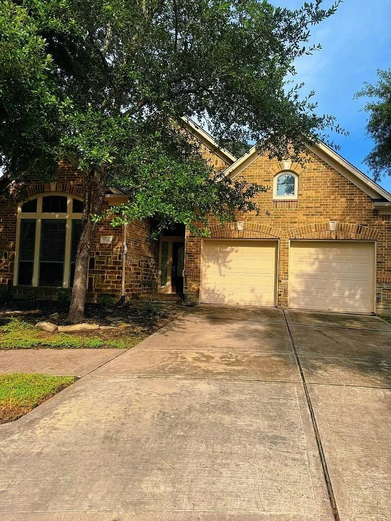 4 bed, 3.0 bath, 2907 sqft, $2,800 — Photo 1