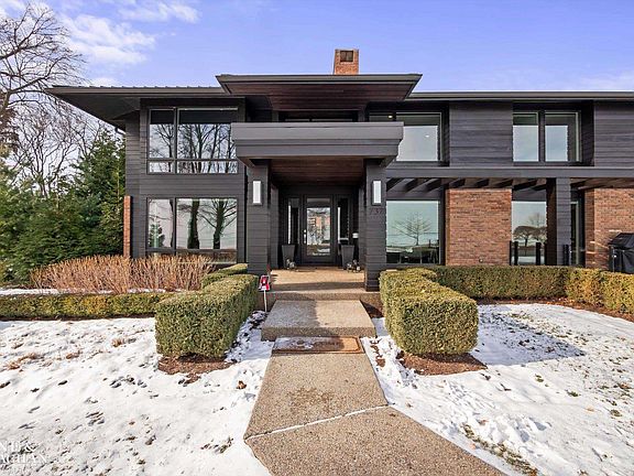 2nd image of 737 Lake Shore Rd