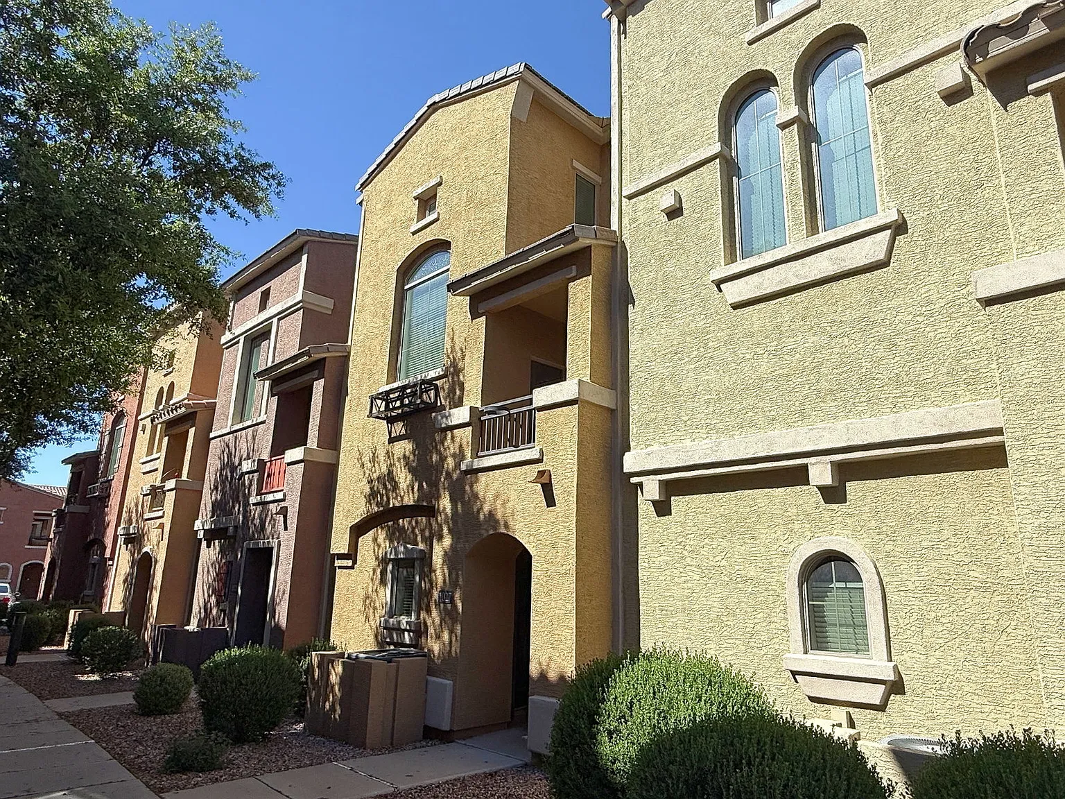 2 bed, 2.5 bath, 1105 sqft, $1,795 — Photo 2