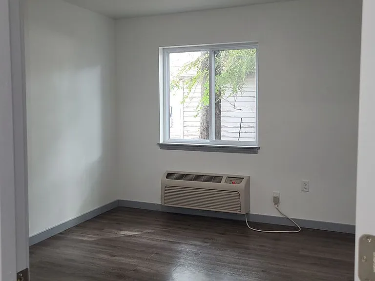 703 Ash St — Photo 6
