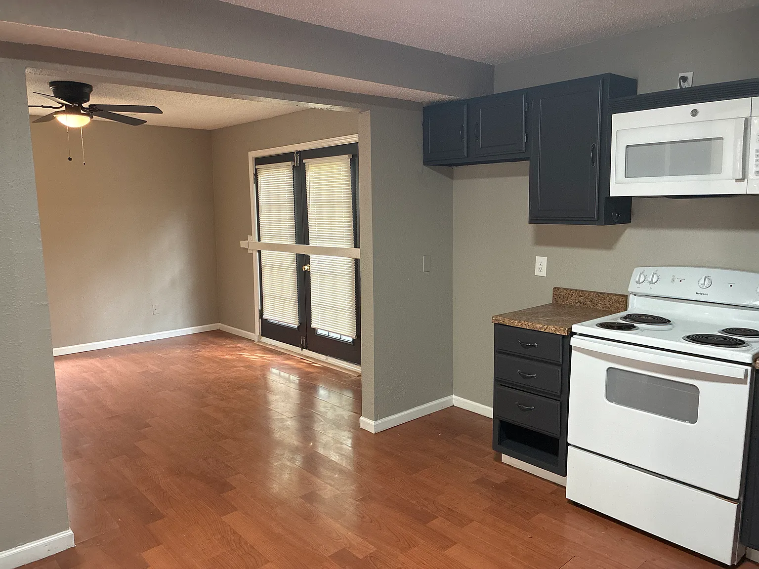 3 bed, 1800 sqft, $1,400 — Photo 4