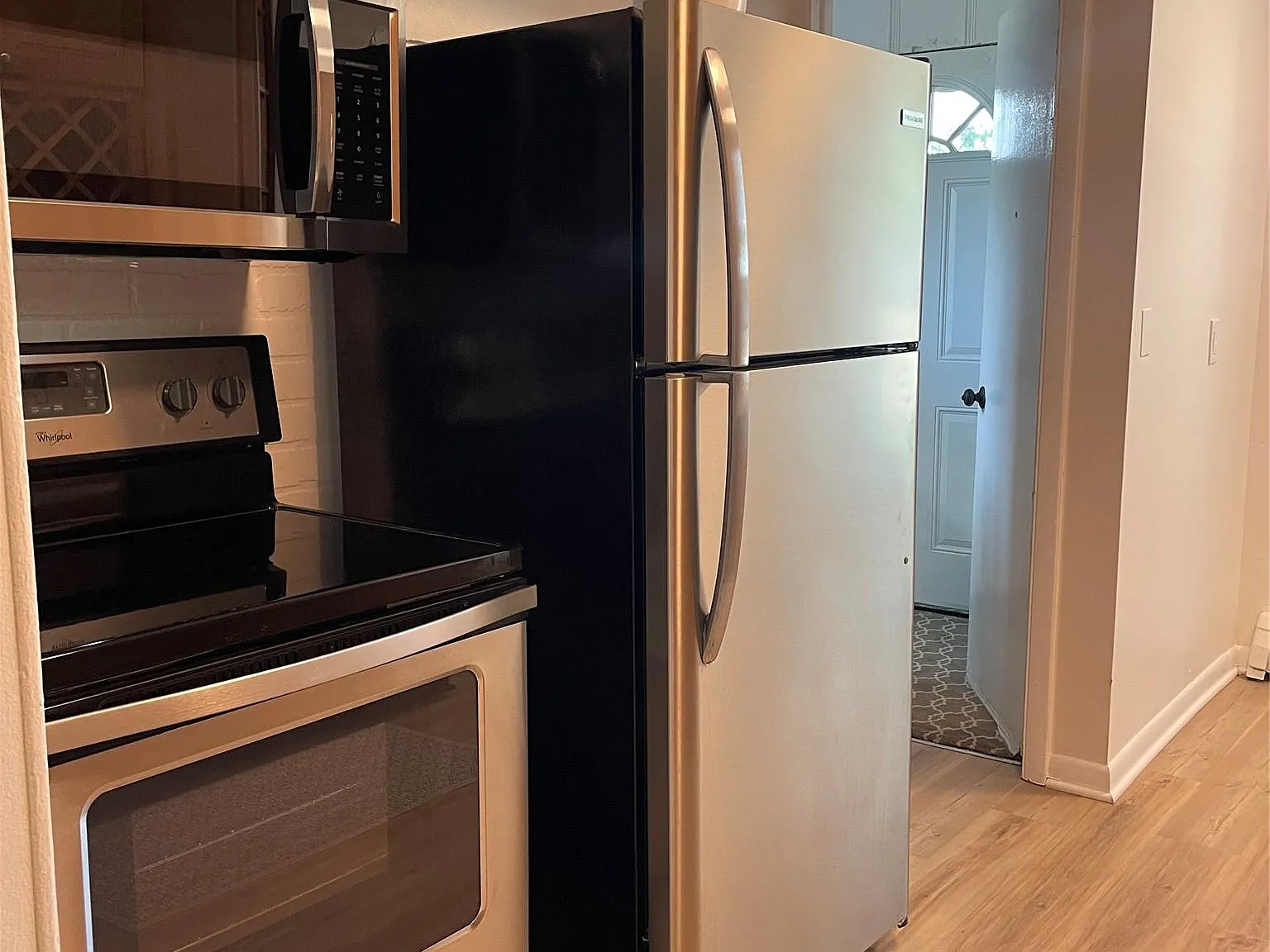 2 bed, 1.0 bath, 700 sqft, $1,395 — Photo 3