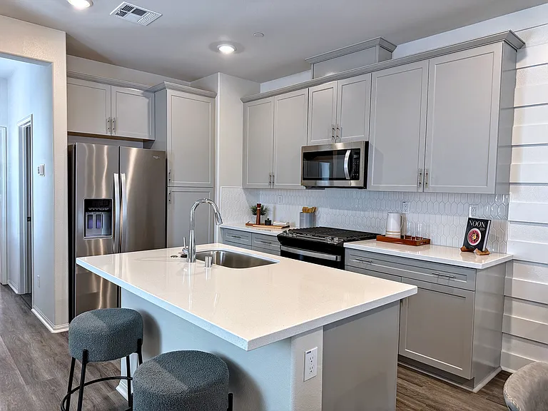 2729 Erebus Ct — Photo 5