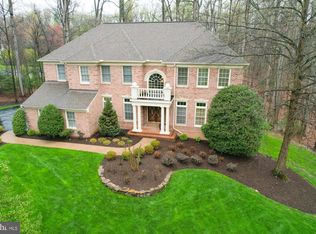 3401 Nathaniel Oaks Ct, Herndon, VA 20171