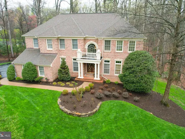 3401 Nathaniel Oaks Ct, Herndon, VA 20171