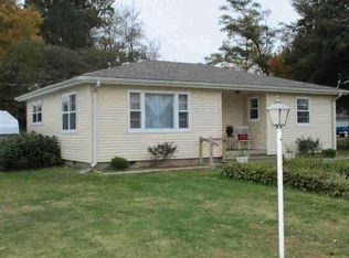 1790 N State Rd, Flora, IL 62839