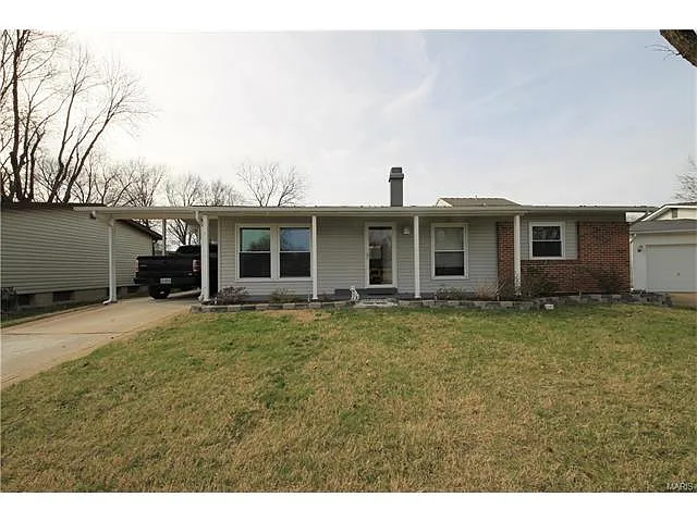 2585 Lawnview Dr photo 1
