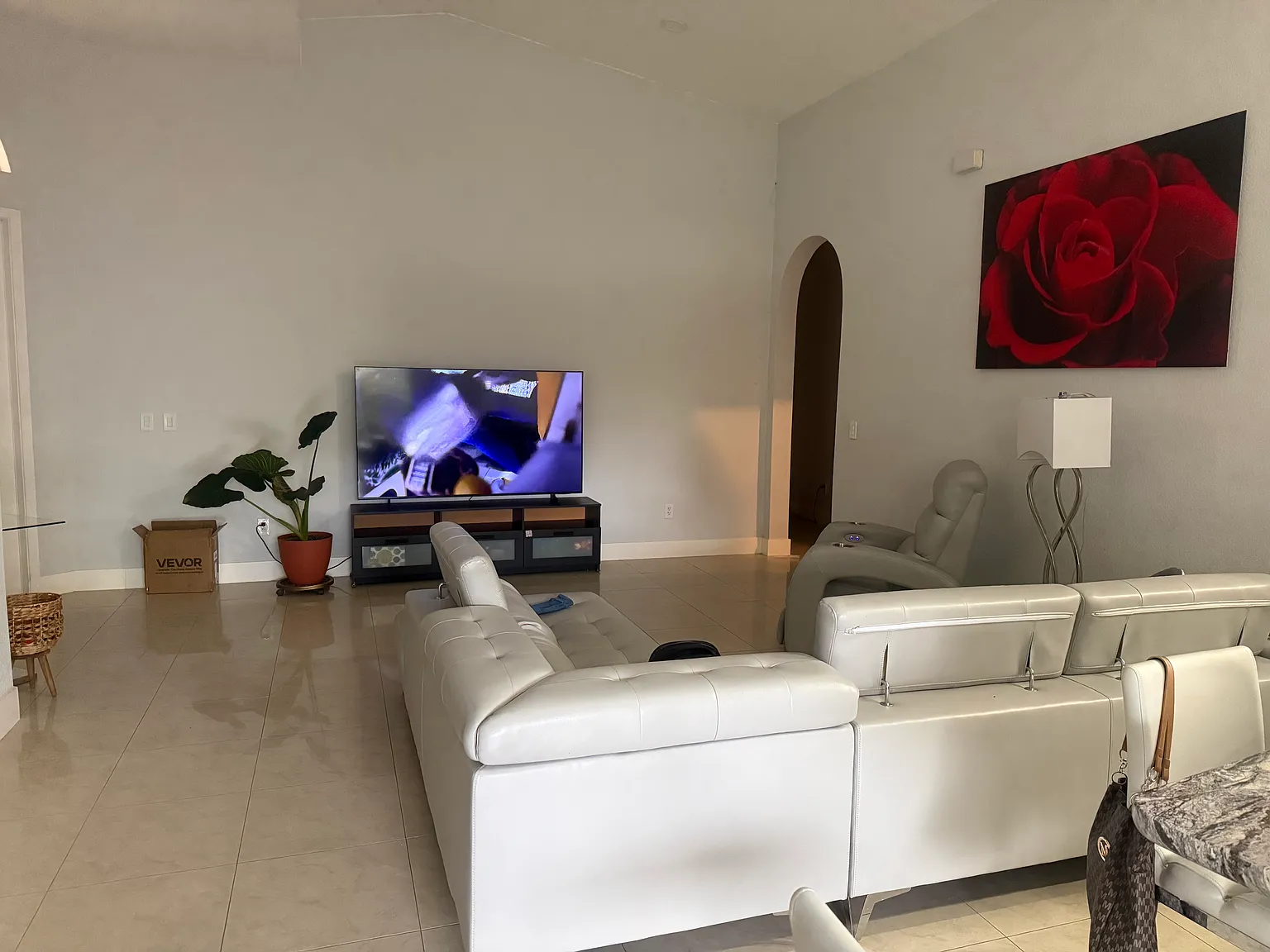 3 bed, 2169 sqft, $3,500 — Photo 2