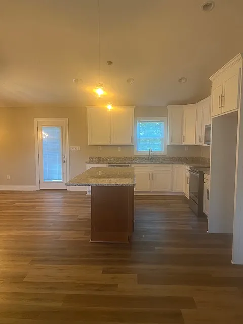 3 bed, 1642 sqft, $2,000 — Photo 3