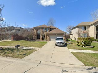 48711 Cross Creek Dr, Macomb, MI 48044