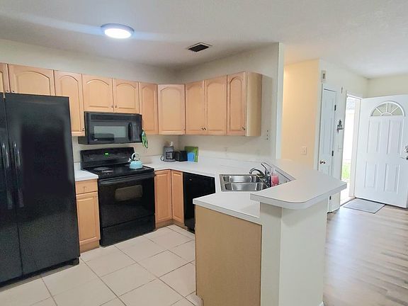 4th image of 601 S Nassau St