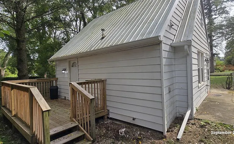 214 Sharon Ave — Photo 2
