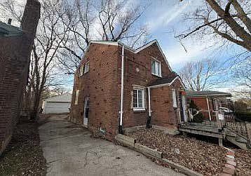 2nd image of 23069 Firwood Ave