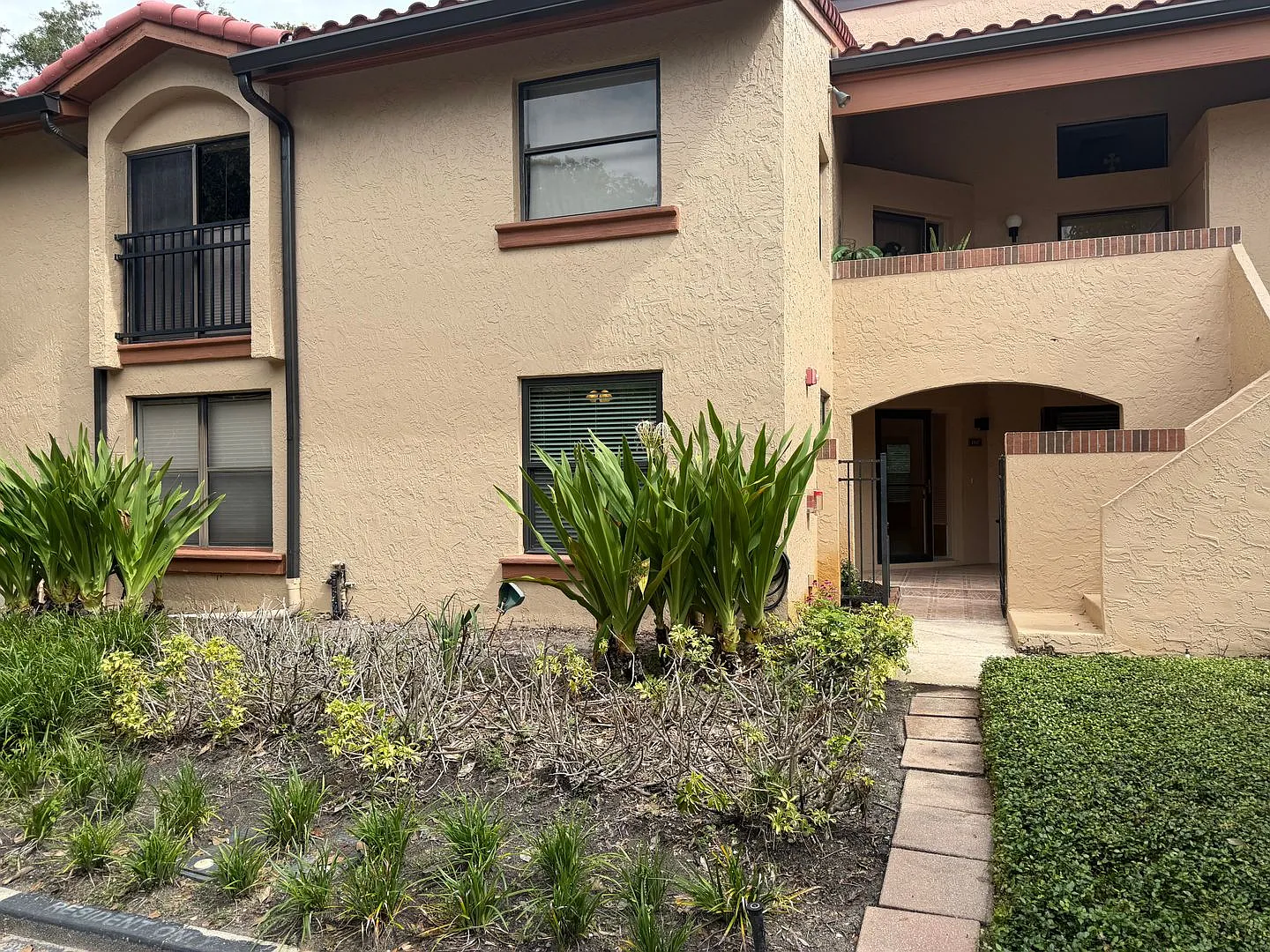 Spacious 2 Bedroom, 2 Bathroom Condo in Gated Lake Pineloch Village! — Photo 2