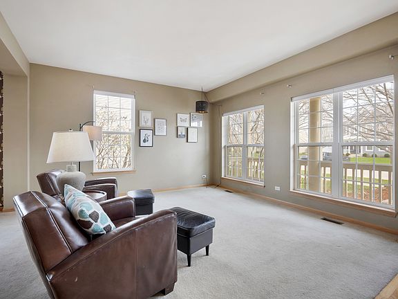 3rd image of 9985 Berkshire Ln