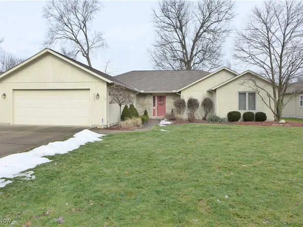 21196 Creekside Dr, Strongsville, OH 44149