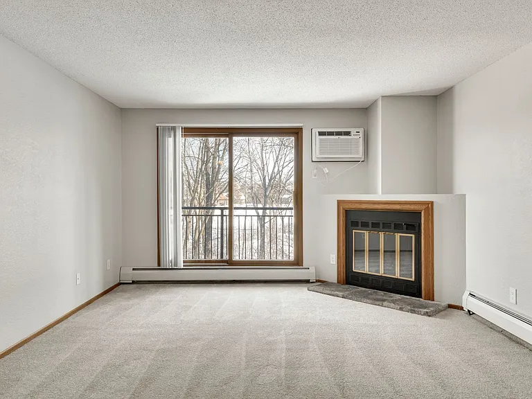 Summer Creek Apartments — Photo 13