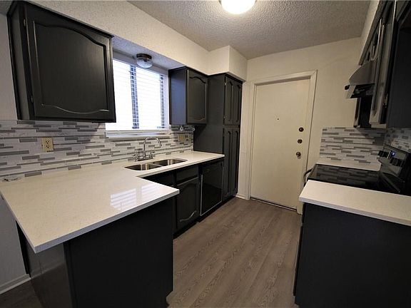 2nd image of 3206 Spaniel Dr