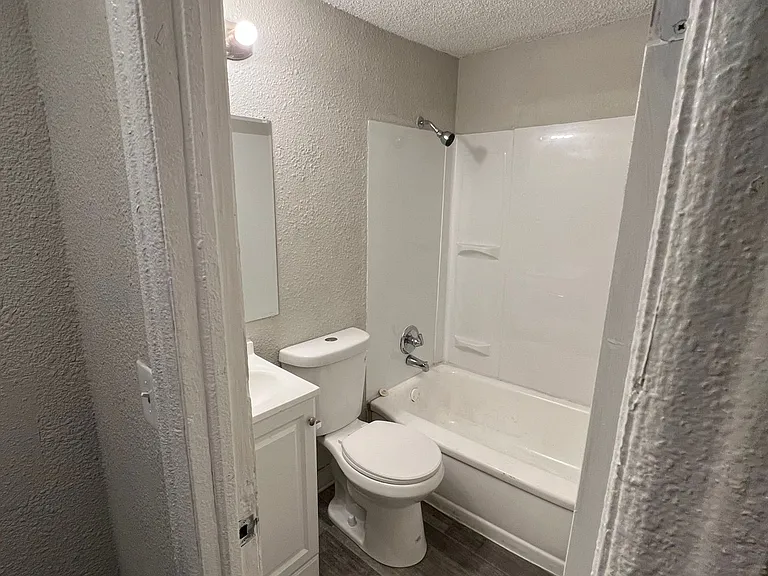 2855 Van Brunt Blvd — Photo 5