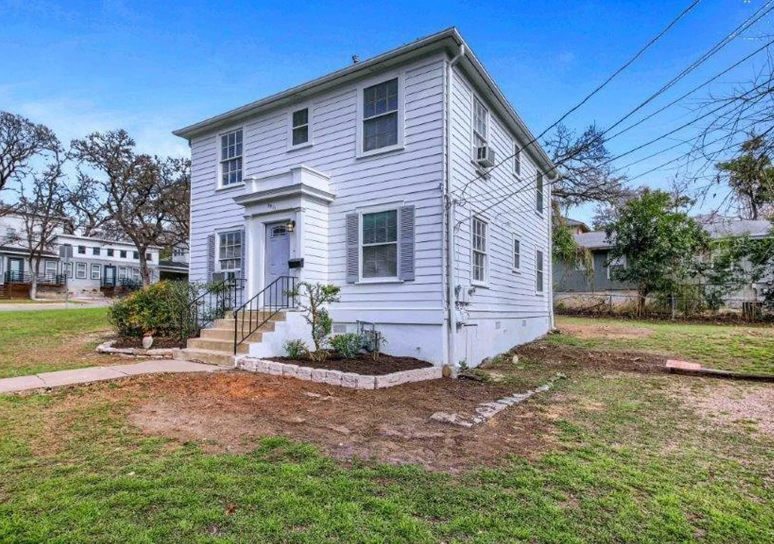 3211 Tom Green St — Photo 1