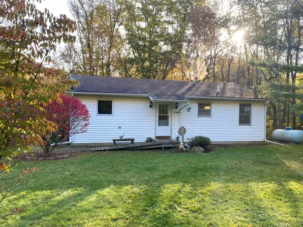 7685 Cloverdale Lake Rd, Delton, MI 49046