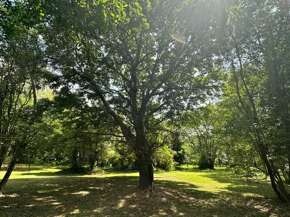 135 Scotia St, Mc Clellanville, SC 29458