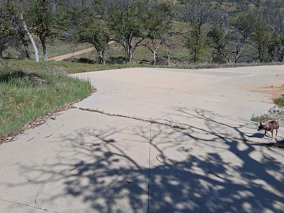 4th image of 829 Oak Knoll Rd