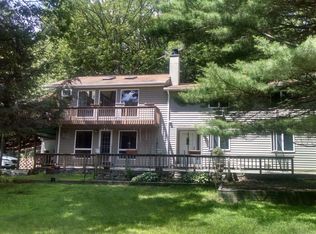 122 Spring Dr, Dingmans Ferry, PA 18328