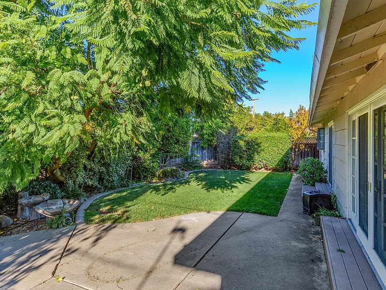 1483 Koch Ln — Photo 12