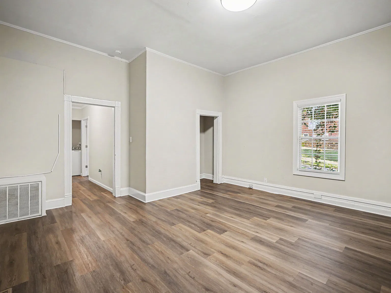 2 bed, 858 sqft, $1,400 — Photo 3