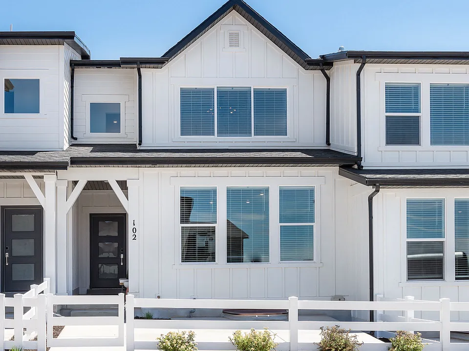 102 E Grant Ln #102