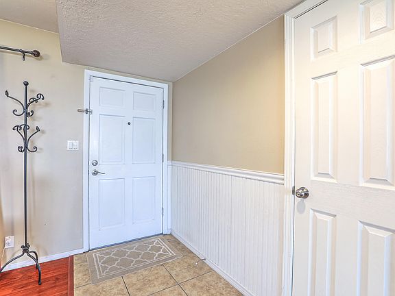 4th image of 11109 Hagen Rd NE