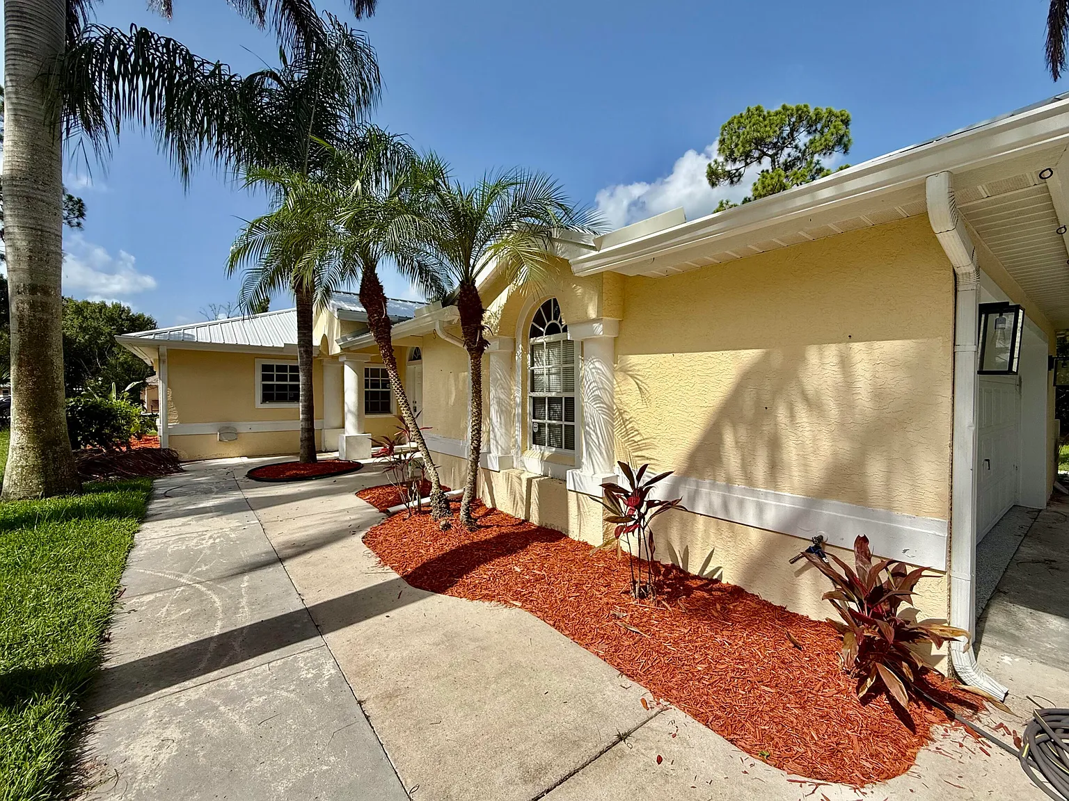 3 bed, 2.0 bath, 1601 sqft, $2,900 — Photo 4