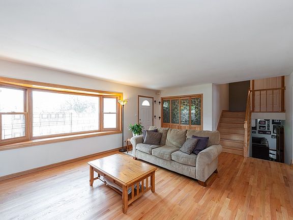 2nd image of 4127 Victoria Dr