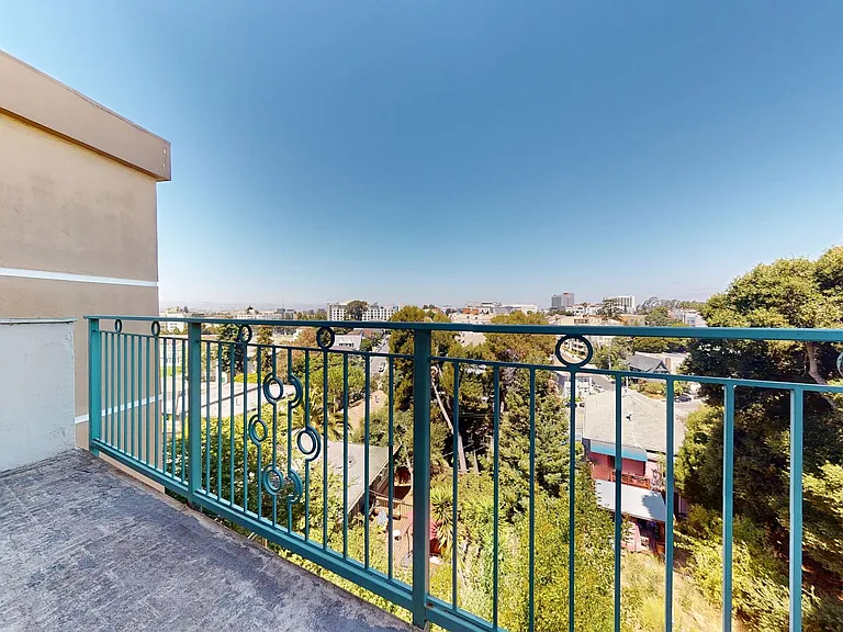 Charming Apartments in Prime Oakland Location! — Photo 40