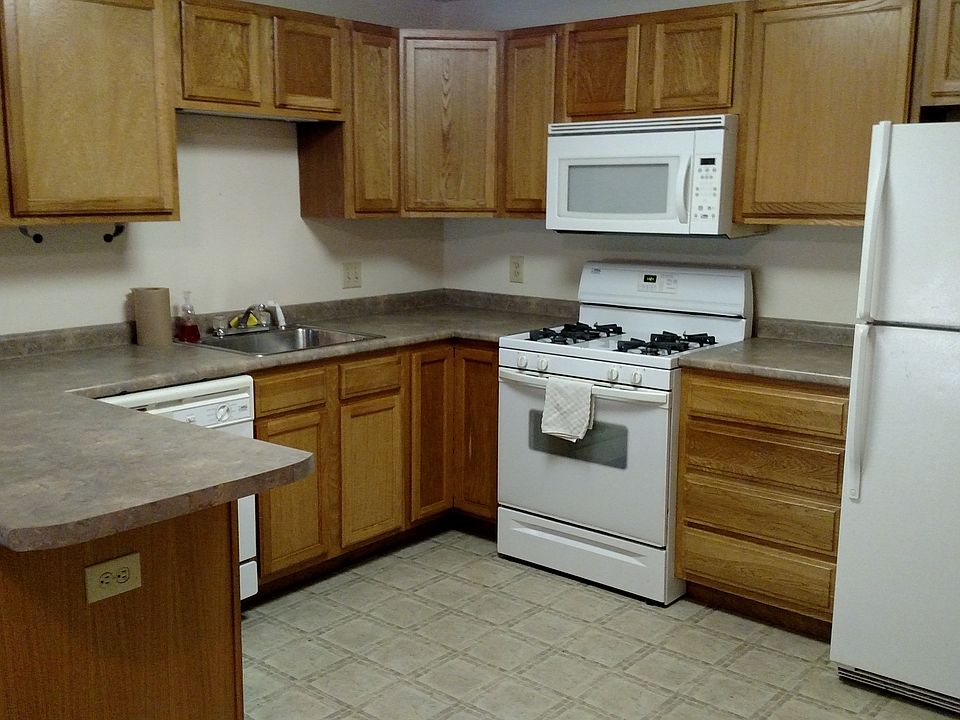 upgraded oak cabinets