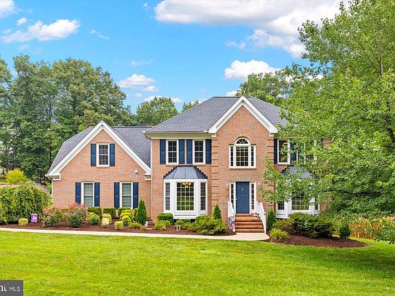 2nd image of 4005 Longwood Dr