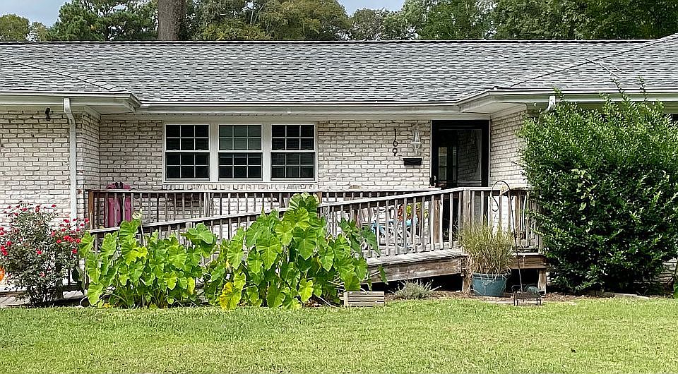 1st image of 169 D Lane Dr