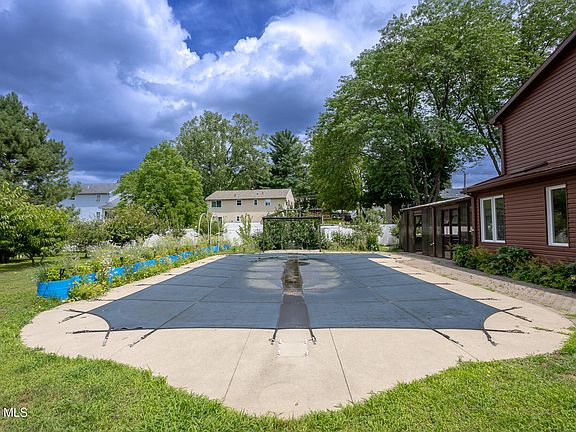 5th image of 55 Alpine Drive