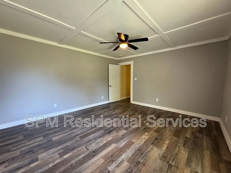 553 Manly Ave — Photo 12