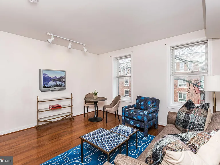 910 S Charles St #B — Photo 9