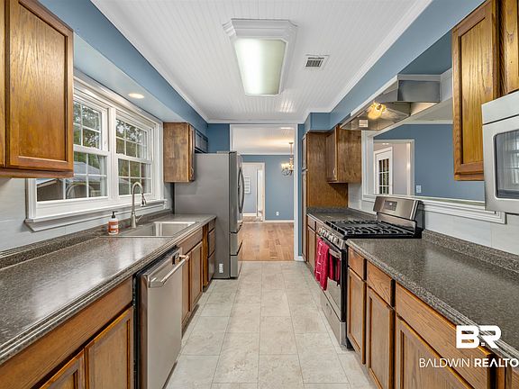 3rd image of 18433 E Illinois St