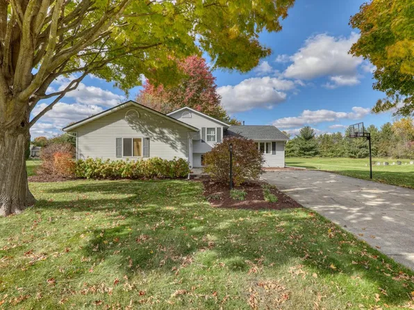 W355N5745 Lisbon ROAD, Oconomowoc, WI 53066