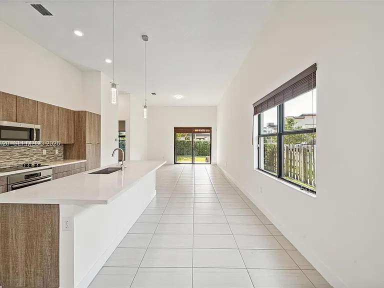 7635 NW 103rd Pl — Photo 15