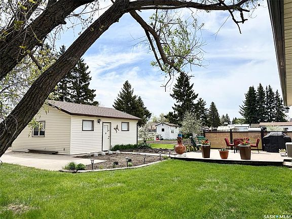 3rd image of 71 Dalebrooke DRIVE