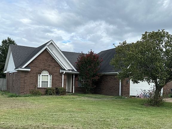 3rd image of 698 Twin Oaks Dr