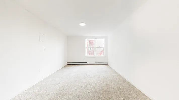 Sold by RE MAX Team | media 8