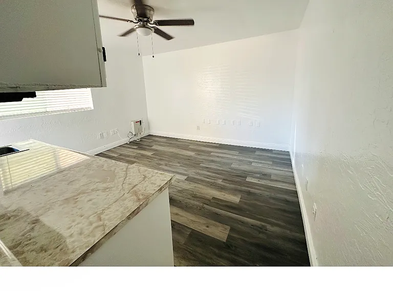 Palin Cir — Photo 13