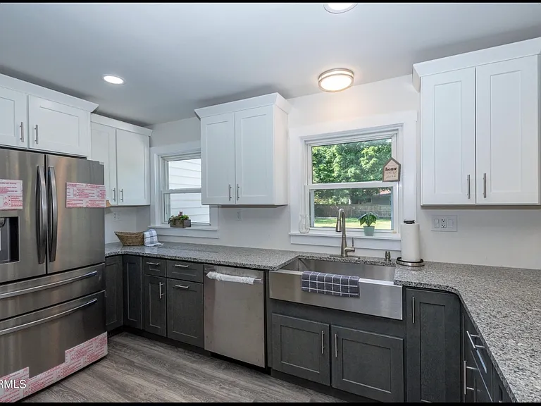 5909 Adelia Dr — Photo 14